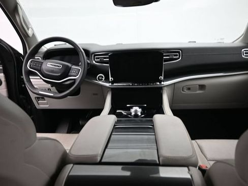 Used 2022 Jeep Wagoneer Series I AWD/4WD image 25