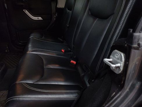 Used 2014 Jeep Wrangler Unlimited Rubicon w/ Dual Top Group image 13