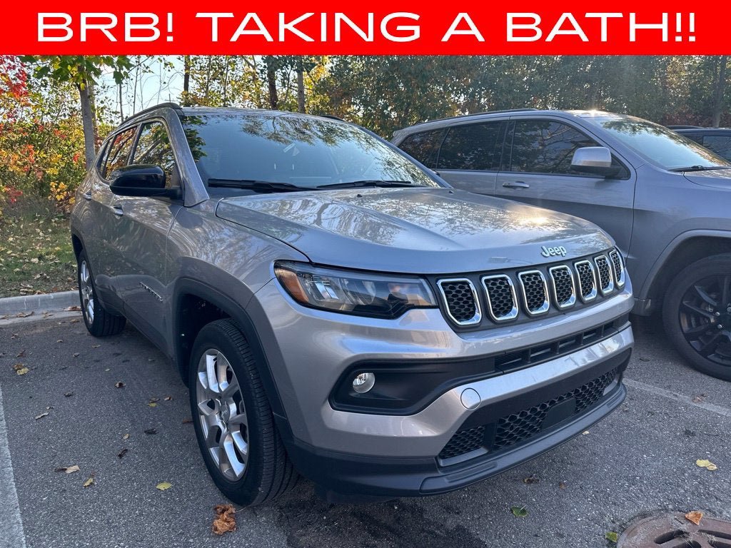 Used 2024 Jeep Compass Latitude AWD/4WD image 1