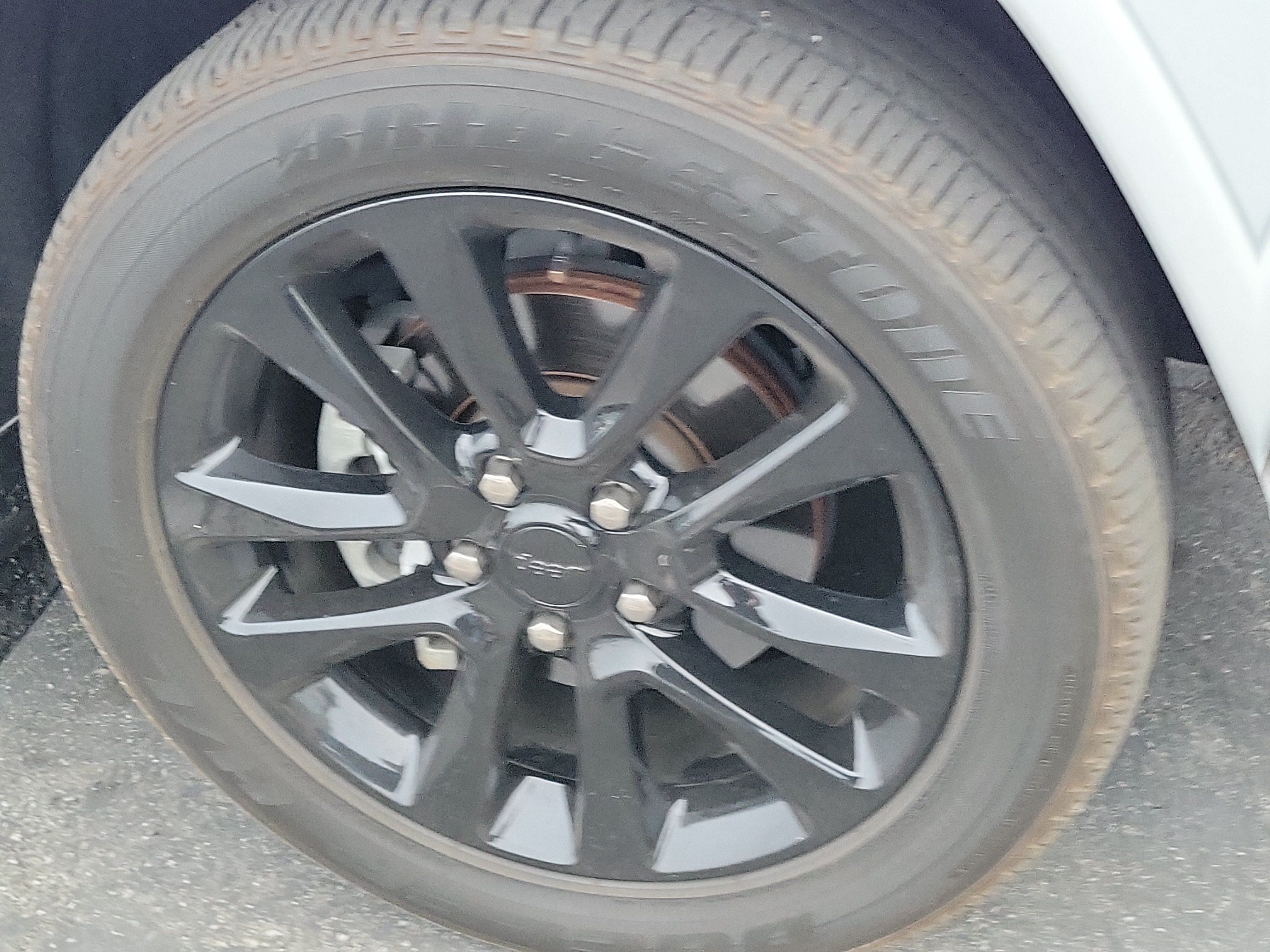 Used 2020 Jeep Grand Cherokee Altitude RWD image 3