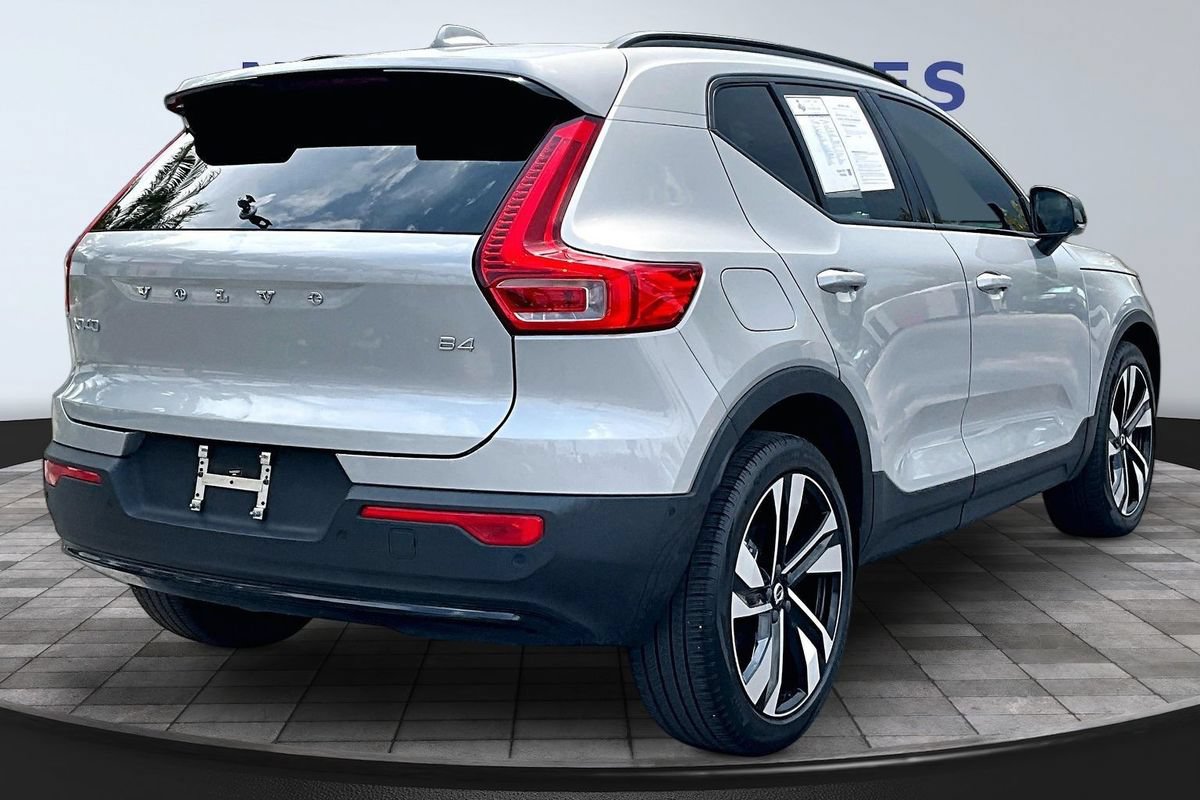 Used 2023 Volvo XC40 B4 Ultimate w/ Protection Package Premier FWD image 6