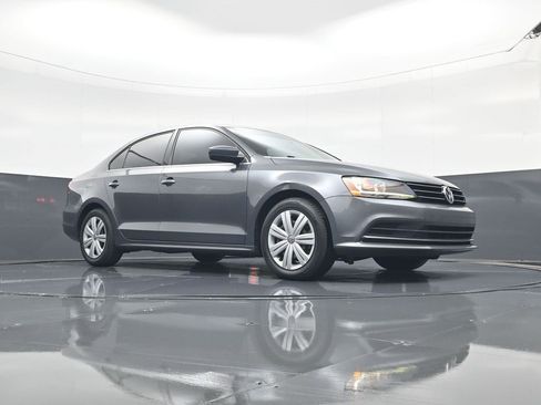 Used 2017 Volkswagen Jetta S image 16