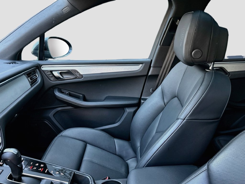 Certified 2026 Porsche Macan AWD/4WD image 26