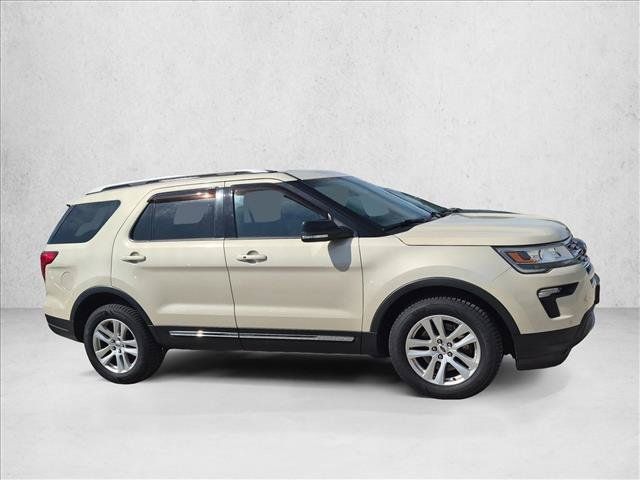 Certified 2018 Ford Explorer XLT w/ Equipment Group 202A AWD/4WD image 4