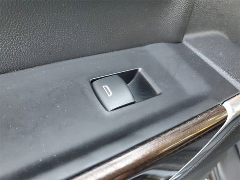 Used 2021 Chevrolet Silverado 1500 LT Trail Boss w/ Convenience Package II image 16