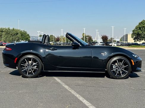 New 2025 MAZDA MX-5 Miata Grand Touring image 3
