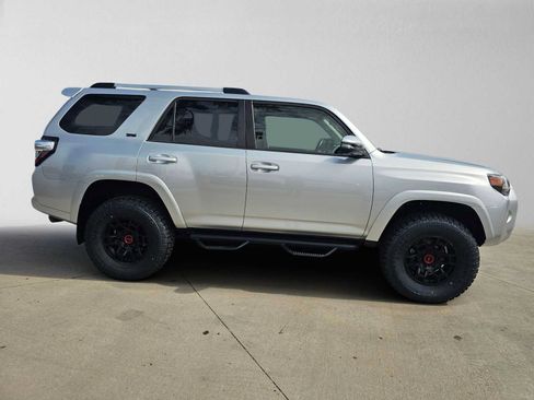 Used 2023 Toyota 4Runner SR5 Premium w/ Moonroof Package RWD image 2