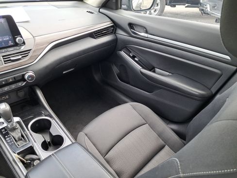 Used 2023 Nissan Altima 2.5 SV image 18
