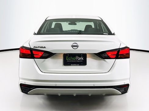 Used 2025 Nissan Altima 2.5 SV FWD image 7