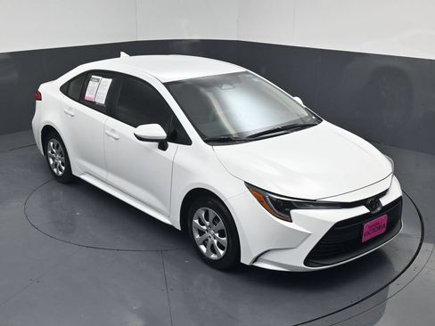 Used 2026 Toyota Corolla LE FWD image 15