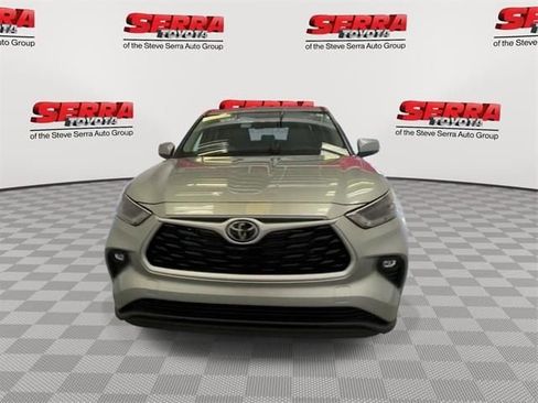 Used 2024 Toyota Highlander LE FWD image 5