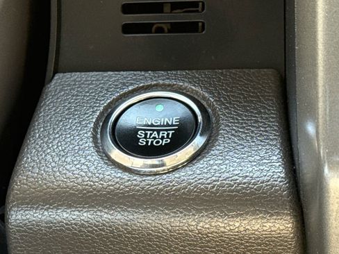 Used 2018 Ford Expedition XLT image 28