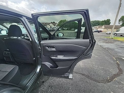 Used 2024 Nissan Rogue SV AWD/4WD image 12