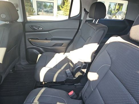 Used 2023 GMC Acadia SLE w/ Driver Convenience Package image 10