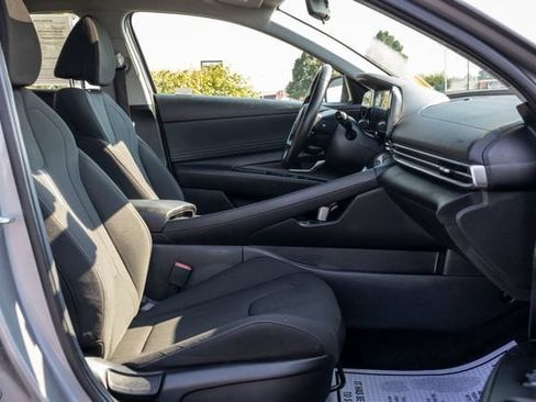 Used 2025 Hyundai Elantra SEL FWD image 7
