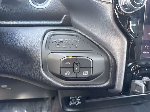 Used 2026 RAM 2500 Laramie AWD/4WD image 18