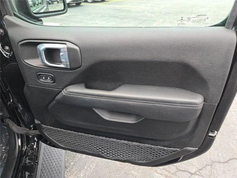 Used 2022 Jeep Wrangler Unlimited Sahara w/ Cold Weather Group image 6