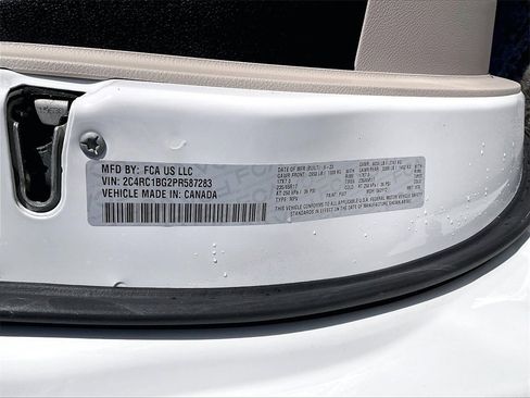 Used 2023 Chrysler Pacifica Touring-L image 30