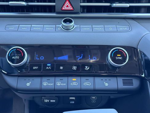 Used 2025 Hyundai Elantra SEL image 23