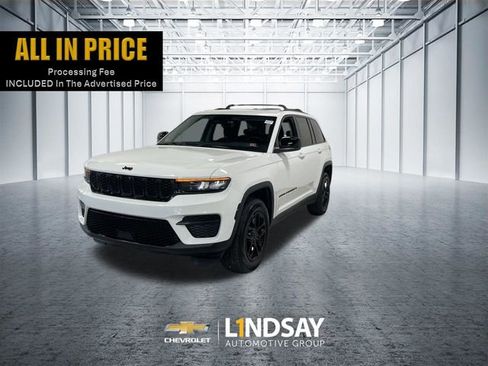 Used 2024 Jeep Grand Cherokee Laredo X AWD/4WD image 1