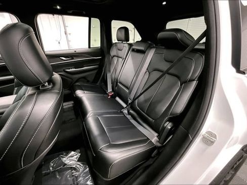 Used 2024 Jeep Grand Cherokee Limited w/ Luxury Tech Group II AWD/4WD image 25