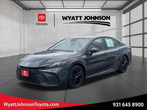 Used 2025 Toyota Camry SE FWD image 1