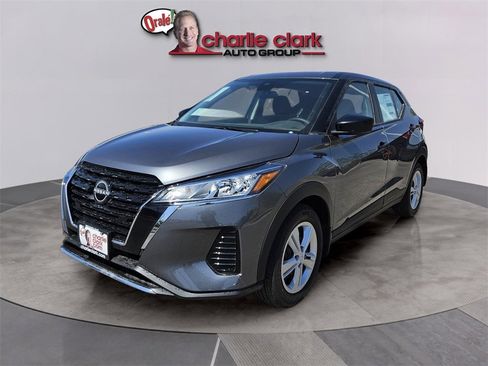 New 2025 Nissan Kicks Play S image 1