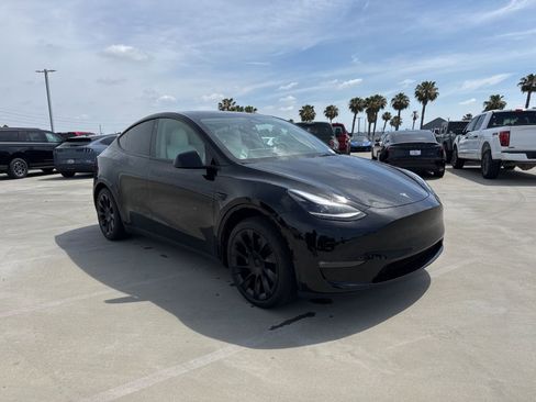 Used 2023 Tesla Model Y Long Range image 4