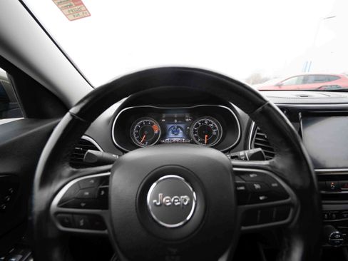 Used 2019 Jeep Cherokee Limited image 15