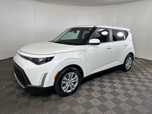 Used 2023 Kia Soul LX image 7