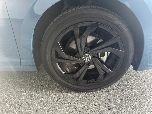 Used 2025 Volkswagen Jetta SE FWD image 21