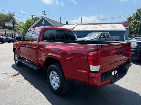 Used 2018 Toyota Tacoma SR RWD image 8