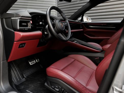 Used 2025 Porsche Macan 4S Electric image 4