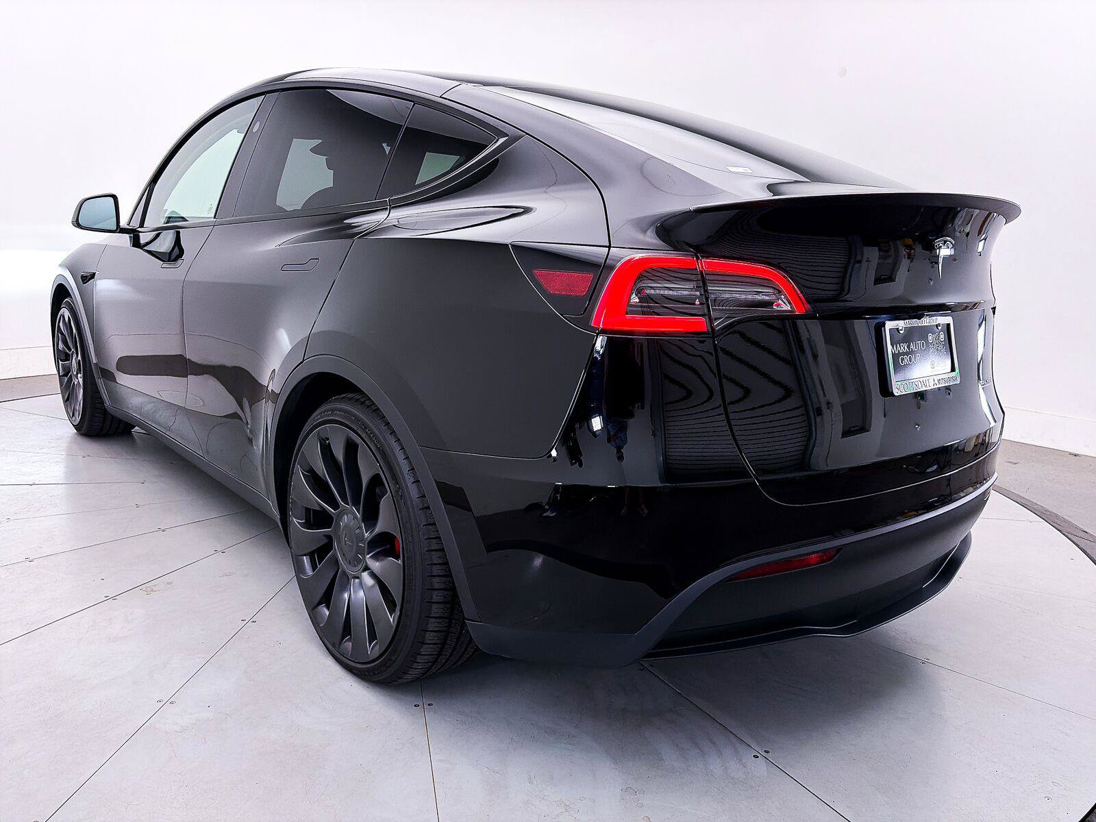 Used 2023 Tesla Model Y Performance AWD/4WD image 14