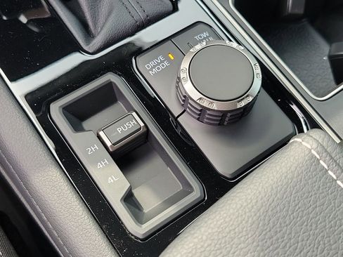 New 2026 Toyota Tundra Limited AWD/4WD image 27