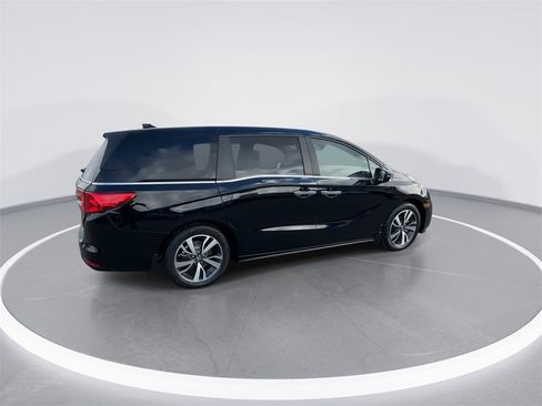 Certified 2024 Honda Odyssey Touring image 14