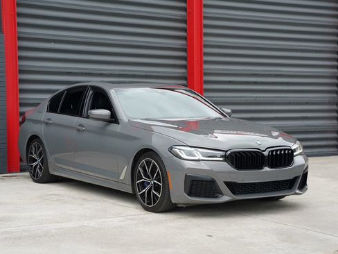 Used 2022 BMW 530i xDrive AWD/4WD image 3