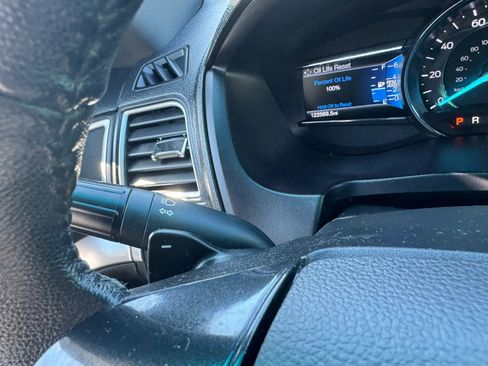 Used 2017 Ford Explorer XLT w/ Equipment Group 201A AWD/4WD image 11
