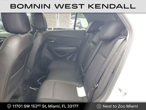 Used 2022 Chevrolet Trax LT w/ LT Convenience Package image 16