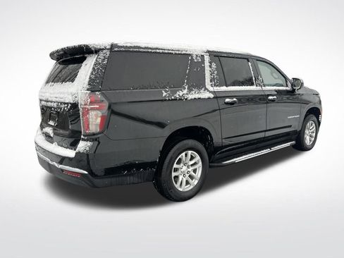 Used 2024 Chevrolet Suburban LT image 5
