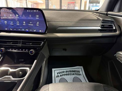 Used 2025 Chevrolet Traverse LT image 17