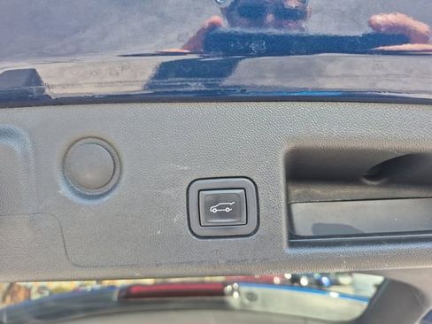 Used 2022 Chevrolet Equinox RS w/ Infotainment Package image 26