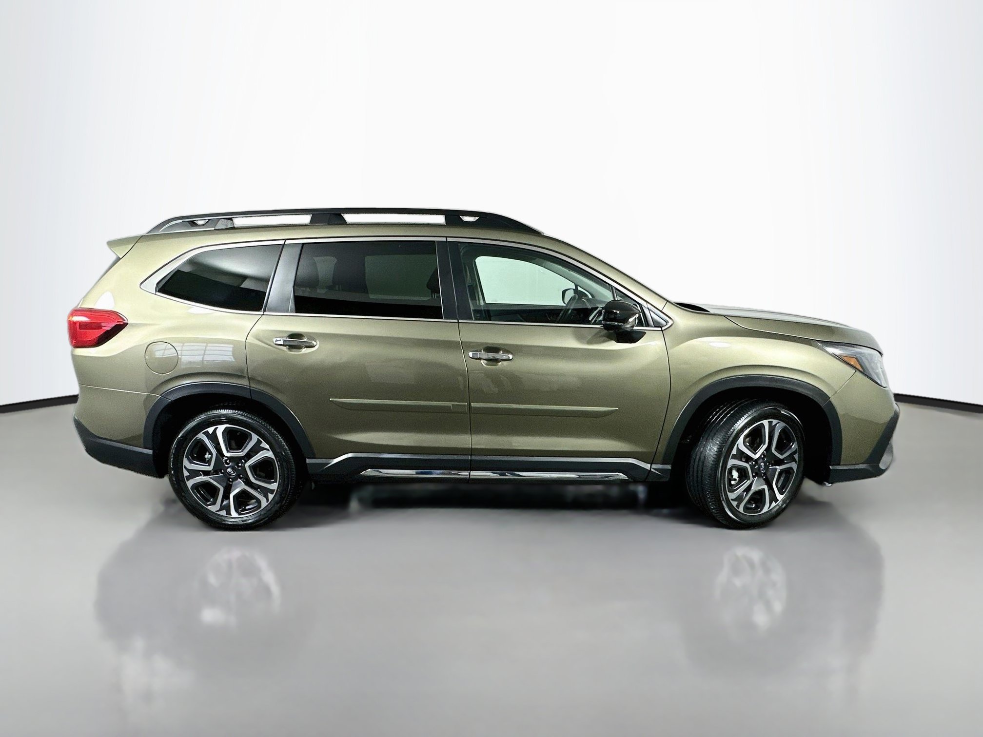 Used 2024 Subaru Ascent Touring AWD/4WD image 8