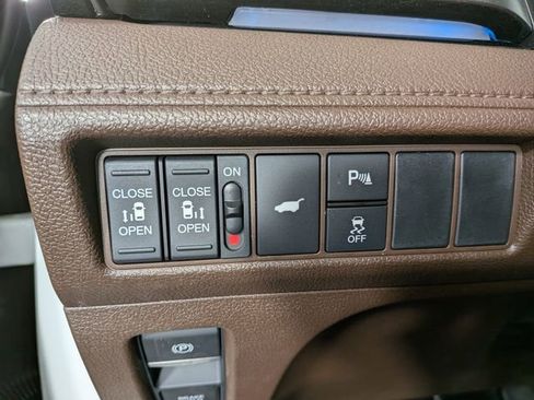 New 2026 Honda Odyssey Touring image 13