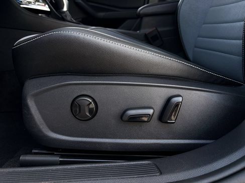 Used 2025 Volkswagen Jetta SE FWD image 29