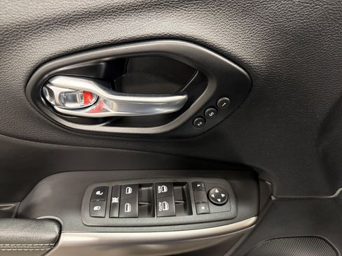 Used 2022 Jeep Cherokee Limited w/ Elite Package image 16