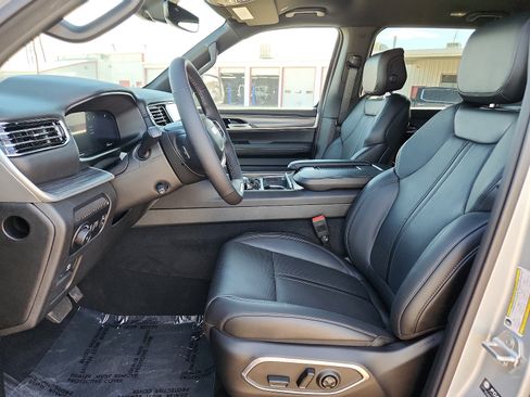 Used 2023 Jeep Wagoneer Series II image 12