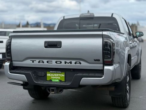 Used 2018 Toyota Tacoma TRD Sport image 5