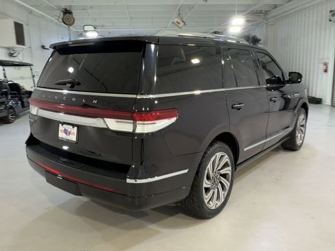 Used 2024 Lincoln Navigator Premiere AWD/4WD image 9
