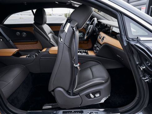 Used 2025 Rolls-Royce Spectre w/ Spectre Launch Package image 41